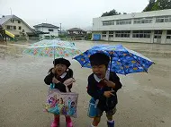 雨　登園