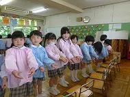 お母の日の集いに向けて　給食の時間