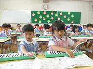 音楽　給食準備　英語