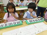 音楽あそび　給食